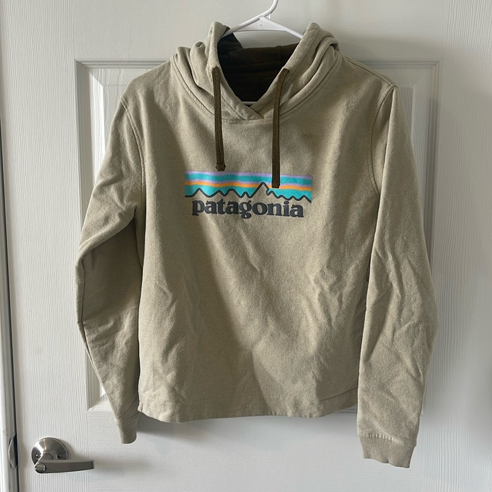 Woman's Patagonia hoodie Size XS white cream Brown logo hoody